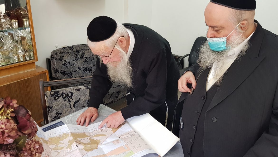 הרה”ג ר’ מרדכי אייכלר משרטט את גבולות הארץ כהכנה לשנת השמיטה