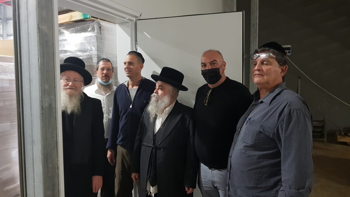 קביעת מזוזה בבית הבד החדש – בית יוגב
